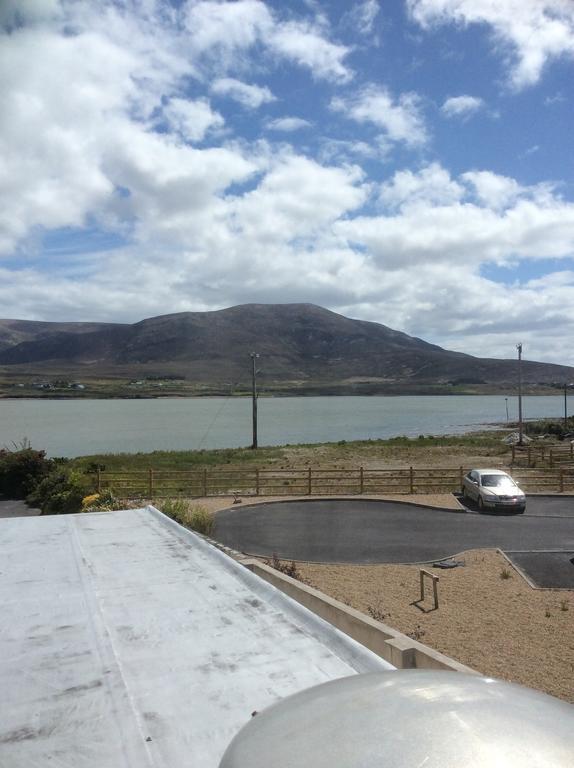 Achill Sound Hotel - Ostan Ghob A'Choire Екстер'єр фото