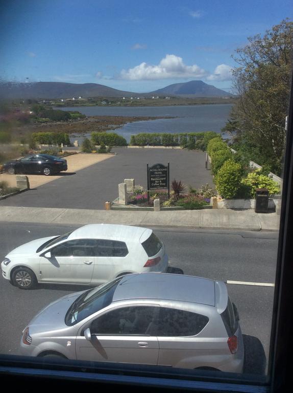 Achill Sound Hotel - Ostan Ghob A'Choire Екстер'єр фото
