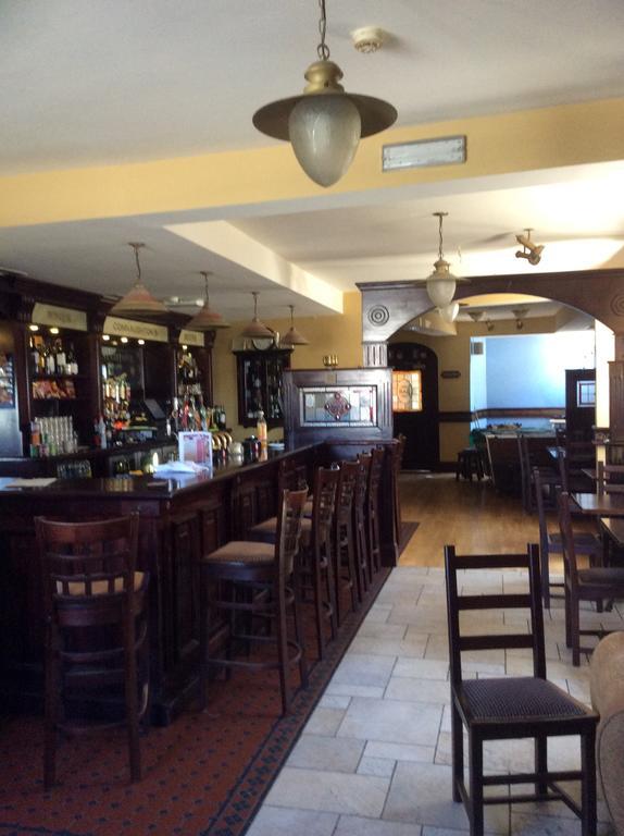 Achill Sound Hotel - Ostan Ghob A'Choire Екстер'єр фото