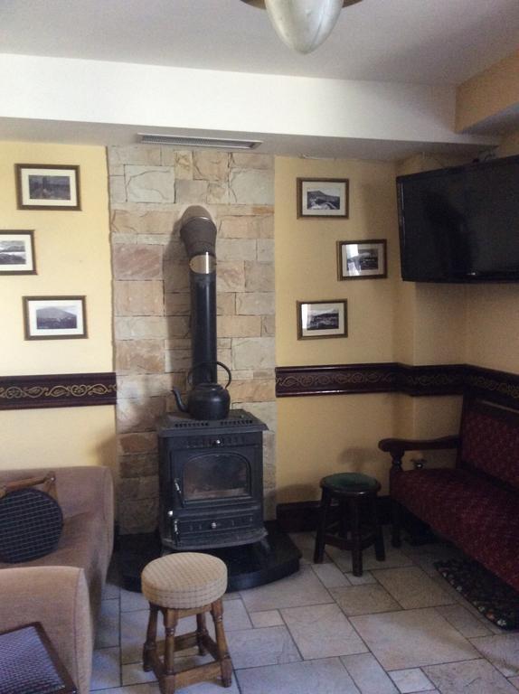 Achill Sound Hotel - Ostan Ghob A'Choire Екстер'єр фото