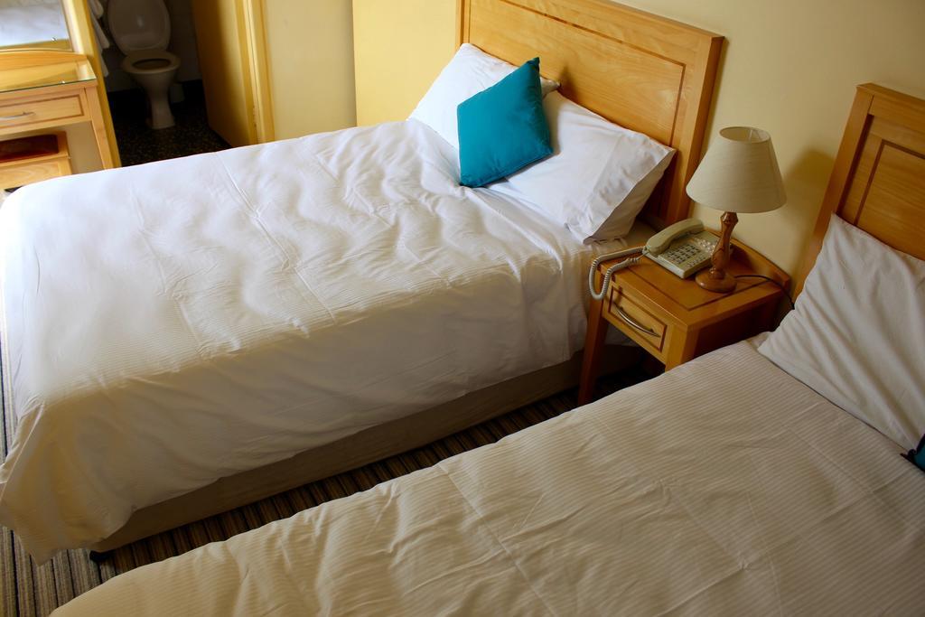 Achill Sound Hotel - Ostan Ghob A'Choire Екстер'єр фото