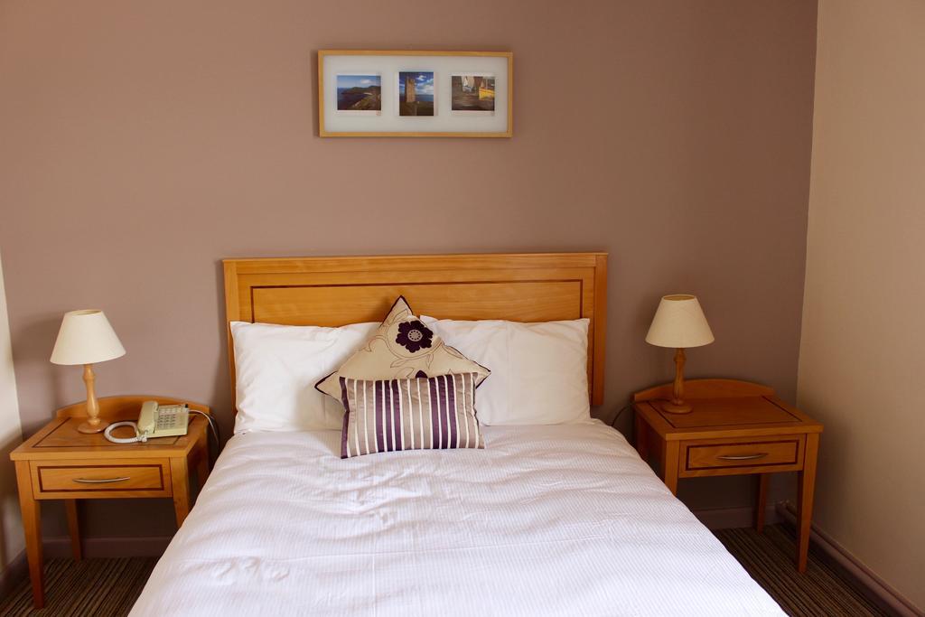Achill Sound Hotel - Ostan Ghob A'Choire Екстер'єр фото