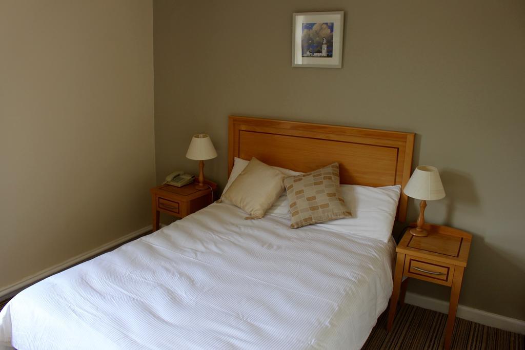 Achill Sound Hotel - Ostan Ghob A'Choire Екстер'єр фото