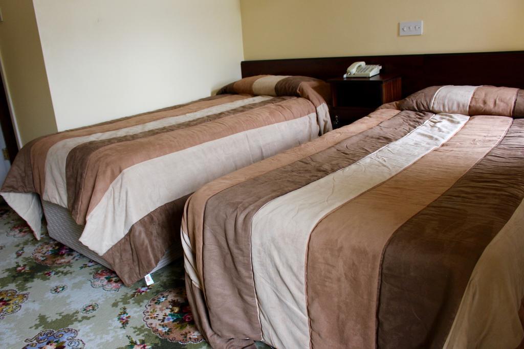Achill Sound Hotel - Ostan Ghob A'Choire Екстер'єр фото