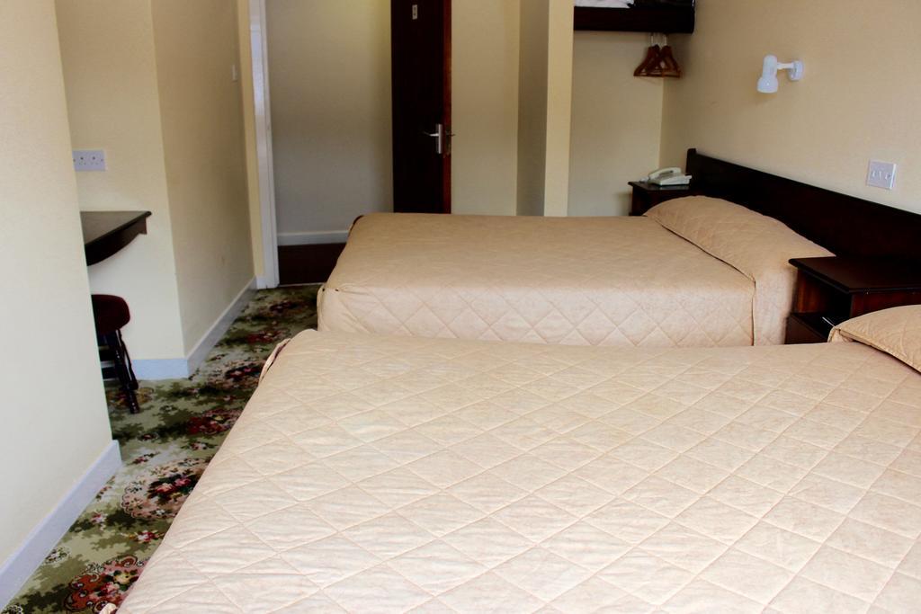 Achill Sound Hotel - Ostan Ghob A'Choire Екстер'єр фото