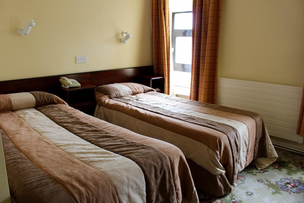Achill Sound Hotel - Ostan Ghob A'Choire Екстер'єр фото