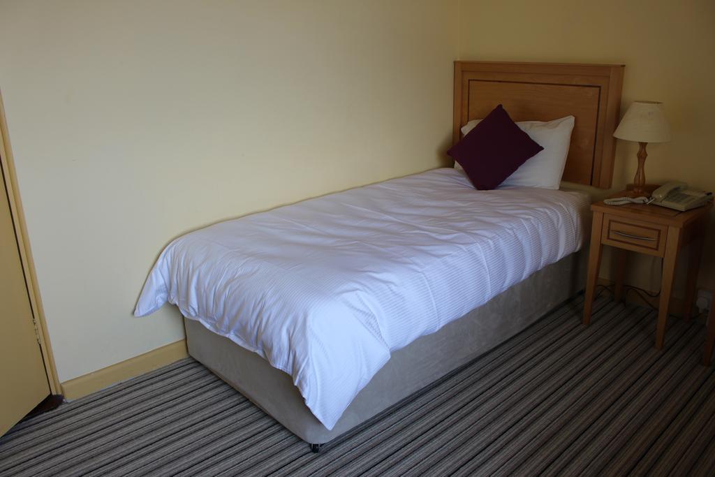 Achill Sound Hotel - Ostan Ghob A'Choire Екстер'єр фото
