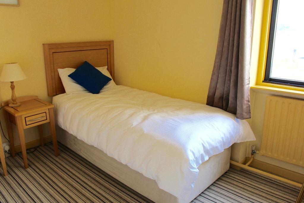 Achill Sound Hotel - Ostan Ghob A'Choire Екстер'єр фото